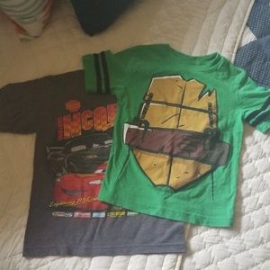 Lot of 2 boys tshirts size 4